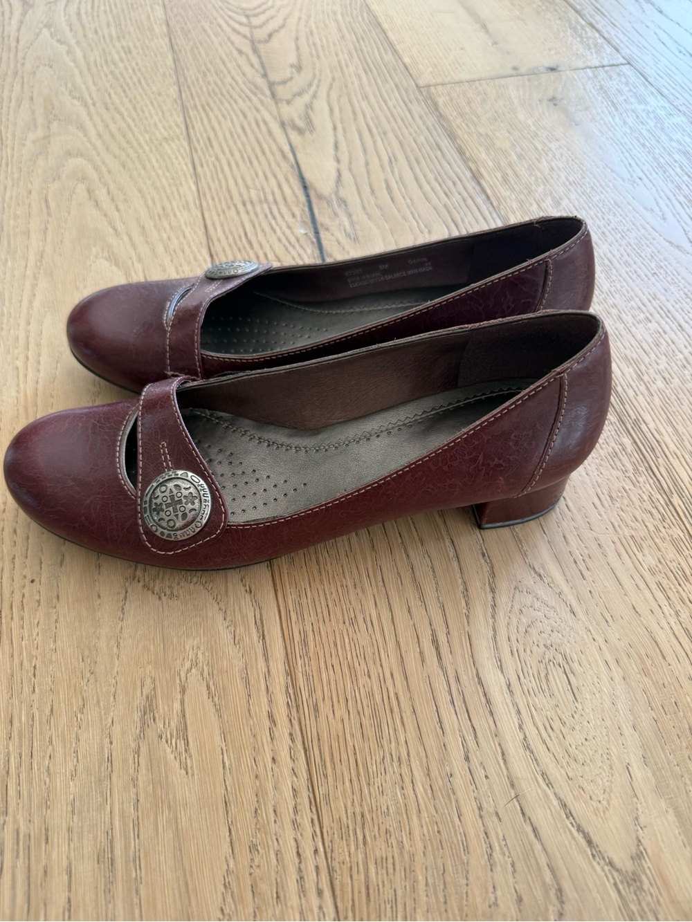 Clarks Burgundy Leather Low Wedge Comfort Flats Size 8